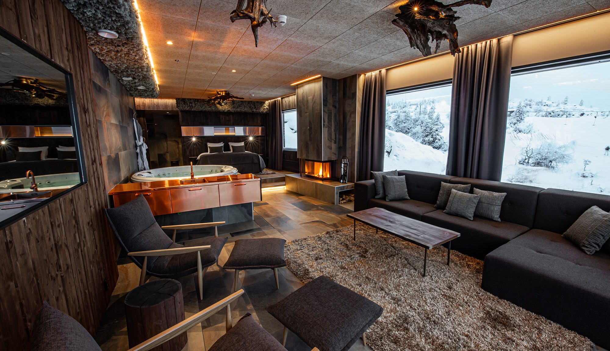 Hotel Iso-Syöte Bear Cave Suite Karhunpesä-sviitti takka tulisija fireplace vuode maisema