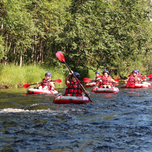 River tubing Iso-Syötteellä