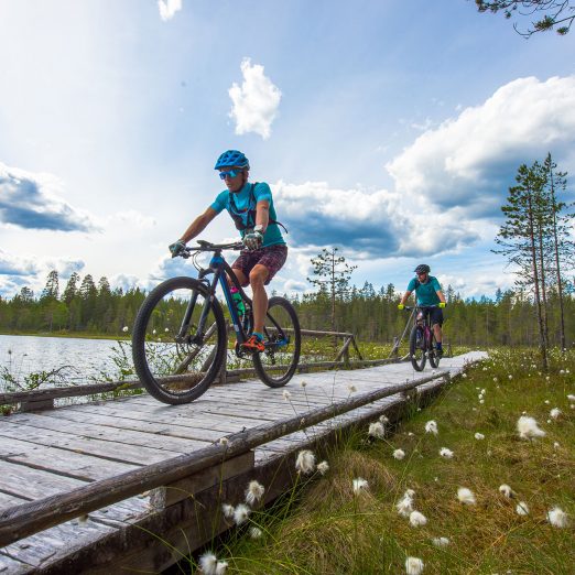 Lapland Bike Hotel Iso-Syöte maastopyöräily Syötteen kierros Kellarilampi